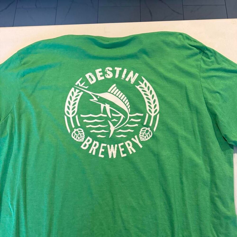 District Men's Green T-shirt